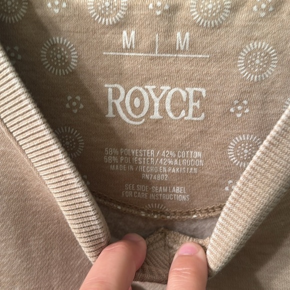 Royce comfy sweatshirt! Frayed edge look Size M - Picture 4 of 7